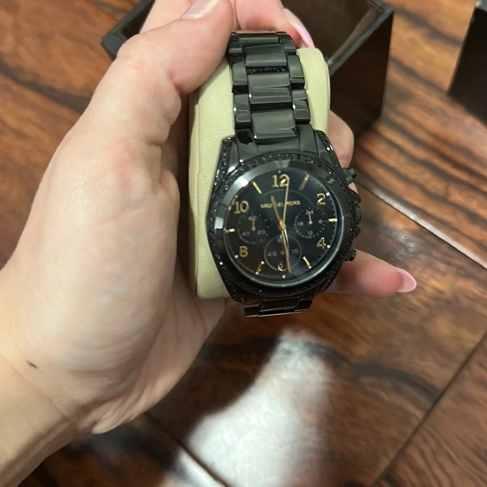 Black men’s Michael Kors watch - Picture 5 of 6